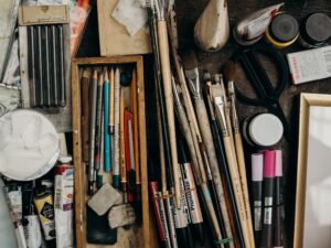 Tegnesett, blyanter og utstyr